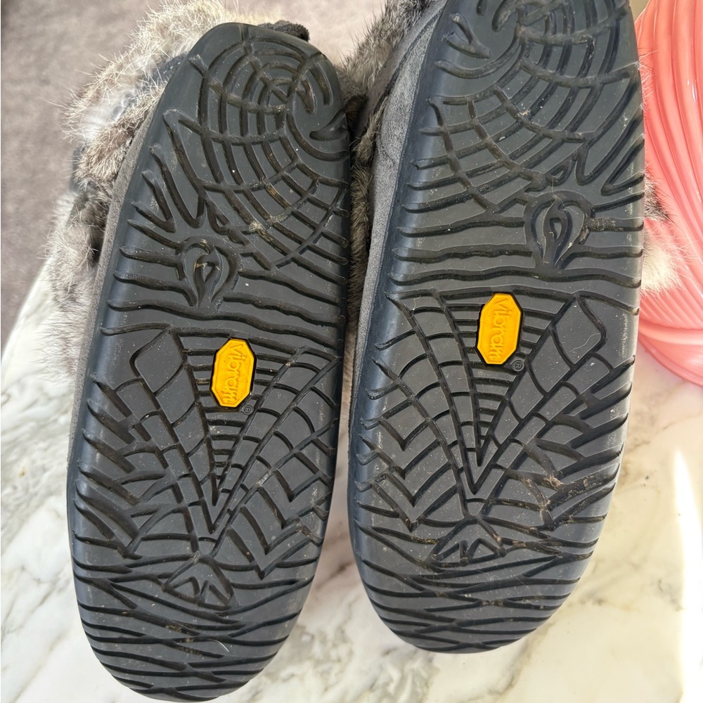 Manitobah Gray Suede Beaded Mukluks Women’s Size 9 - Picture 6 of 9